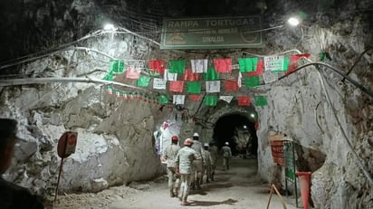 Minero rescatado en Sinaloa ya está con su familia; continúan labores