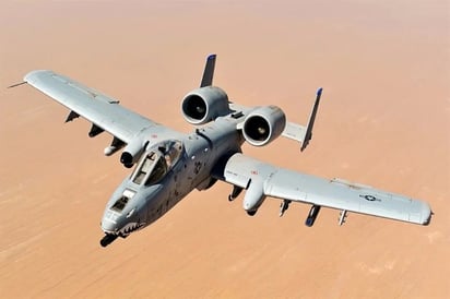 Impactante: avión de combate EU se desploma; piloto a salvo