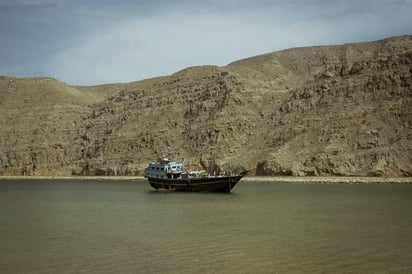 Irán abre paso en el estrecho de Ormuz a embarcaciones con productos básicos