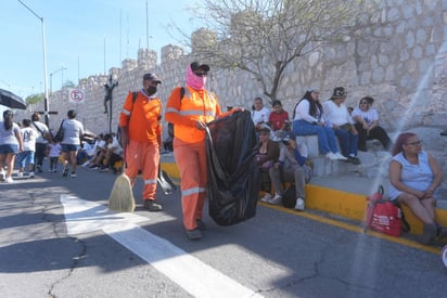 CERRO DE LAS NOAS Se reportó la recolección de 3 toneladas de basura. Torreón, Coahuila, a 4 de abril de 2026.- Más de 50 elementos de “La Ola” realizaron labores de limpieza