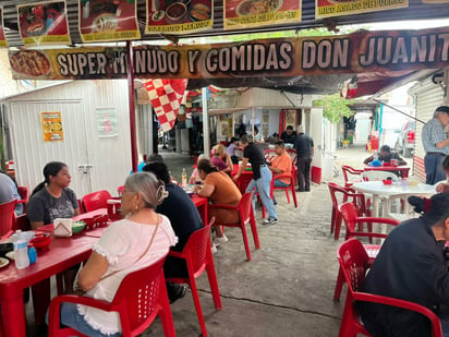Platillos de Cuaresma impulsan ventas en puestos de comida de la Fayuca en Monclova