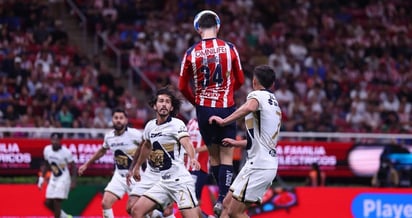 'La Hormiga' González rescata a las Chivas