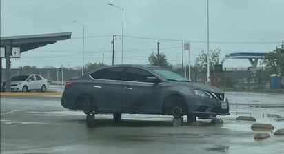 SEGURIDAD Presuntamente la pareja del dueño le poncho las llantas. Lo que en un inicio fue reportado como un supuesto robo de autopartes en el estacionamiento del Mall