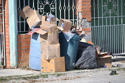 contaminación : Escenas captadas en distintos puntos evidencian prácticas cotidianas en la disposición de basura por parte de ciudadanos.