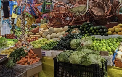 INCREMENTO EN COMBUSTIBLES ELEVA COSTOS AL CONSUMIDOR El impacto del aumento en el precio del diésel ya comienza a sentirse en los bolsillos de los consumidores, luego de que distribuidores y comerciantes