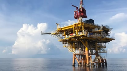 Caen precios del petróleo y gas tras tregua entre EE.UU. e Irán