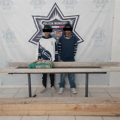 SEGURIDAD La Policía Municipal de Sabinas, Coahuila, aseguró este jueves a Jesús Joel “El Negro” y Daniel Alejandro “Dany”, acusados del robo de un bulto de cemento