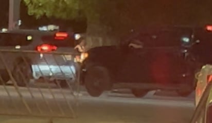 filas : El conductor de una camioneta tipo Toyota Tundra intentó incorporarse de manera indebida.