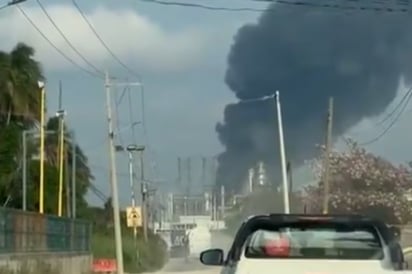Incendio en refinería Dos Bocas de Pemex; no hay heridos