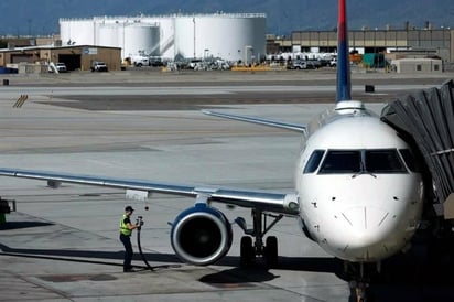 Europa alerta por escasez de combustible aéreo por Ormuz