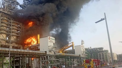 Incendio en Dos Bocas: Sheinbaum descarta daños en refinería Olmeca