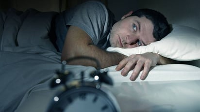 ¿Qué ocurre con tu presión arterial si no duermes 8 horas?
