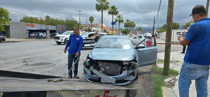 SEGURIDAD  El accidente movilizó a los cuerpos de rescate y seguridad.  La mañana de este viernes, un accidente vial registrado en uno de los cruces más transitados