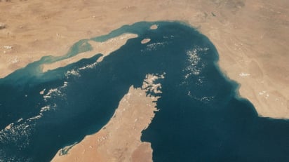 GEOPOLÍTICA EAU advirtió que el estrecho de Ormuz no pertenece a Irán, tras ataques a buques y creciente tensión internacional que impacta comercio global. El ministro