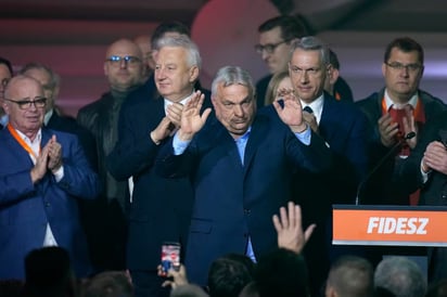 HUNGRÍA Viktor Orbán reconoció su derrota electoral ante Péter Magyar en Hungría, tras una jornada con participación récord que marca el fin de su gobierno.  El primer