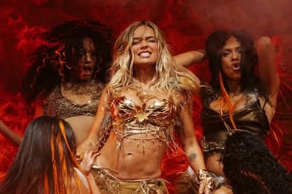 Karol G cierra Coachella 2026 con show de orgullo latino