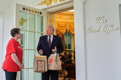 PROPINA El presidente de Estados Unidos, Donald Trump, recibió un pedido de McDonald's en la Casa Blanca y entregó 100 dólares de propina a repartidora DoorDash.