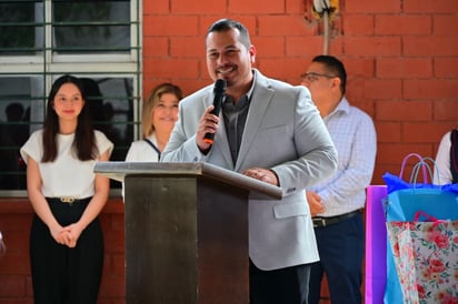 región: Subsecretario de Educación Hugo Lozano acompaña al alcalde Javier
Flores Rodríguez