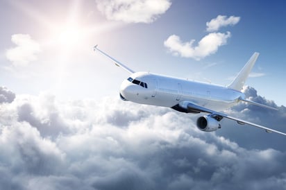 Aerolíneas globales enfrentan presión por suministro de combustible
