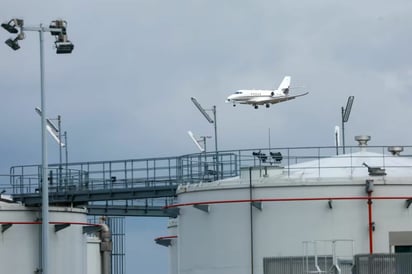 Europa podría quedarse sin combustible de avión en 6 semanas: AIE