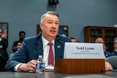 Jefe interino de ICE renuncia tras supervisar plan de deportaciones masivas en EE.UU.