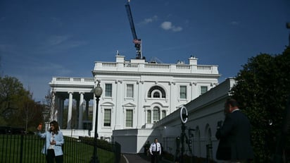 CASA BLANCA  Un tribunal de apelaciones autorizó reanudar la construcción del salón de baile en la Casa Blanca, proyecto impulsado por Donald Trump con costo estimado