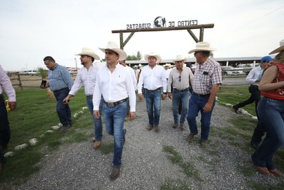 Región: Todos quienes compren un semental en las diferentes subastas en el estado, tendrán un apoyo de 20 mil pesos.