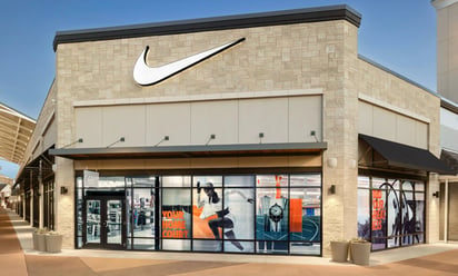Nike cae a mínimos de una década por dudas en Wall Street