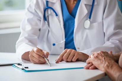 ENFERMEDADES  En Nueva Orleans, un ensayo clínico aleatorizado reciente demostró que un dispositivo capaz de detectar la acumulación de líquido en los pulmones antes