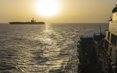 GUERRA Irán disparó contra embarcaciones y EE.UU. decomisó un buque. El tránsito en el estrecho de Ormuz colapsó: solo tres barcos en 12 horas.  El tránsito de buques