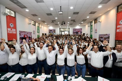 REGIÓN    Aspirantes a candidatos a diputados locales del Partido Revolucionario Institucional (PRI) acudieron a registrarse ante el órgano auxiliar de la Comisión