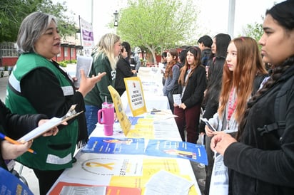 región: El municipio realiza Feria de la Salud Mental con módulos de prevención, orientación y detección oportuna para estudiantes
