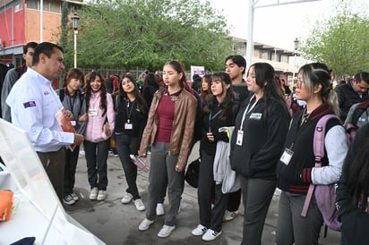 región: El municipio realiza Feria de la Salud Mental con módulos de prevención, orientación y detección oportuna para estudiantes