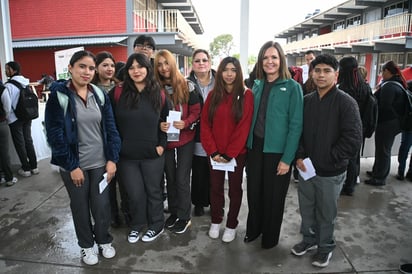 región: El municipio realiza Feria de la Salud Mental con módulos de prevención, orientación y detección oportuna para estudiantes