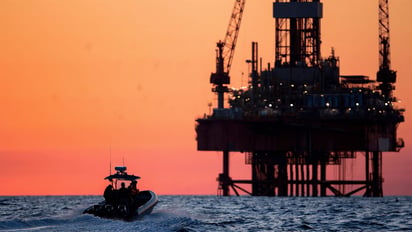 Petróleo sube por tensión entre EE. UU. e Irán y tregua incierta