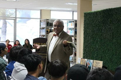 EDUCACIÓN El historiador Ramiro Flores impartió conferencia en el TEC sobre el Día del Libro, destacando lectura como herramienta clave para jóvenes estudiantes