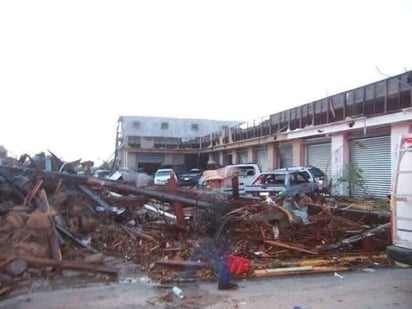 tornado : Aquella tarde, a las 18:21 horas, el fenómeno tocó tierra en la colonia Año 2000.