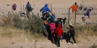 Embajada de EU alerta sobre engaños y riesgos del uso de 'coyotes' en cruce ilegal a la frontera