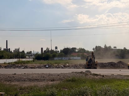 COMUNIDAD  El estadio de béisbol “Chuy Moreno” en Nueva Rosita, Coahuila, comenzó su demolición este 25 de abril de 2026, ejecutada por la familia Arteaga Lira,