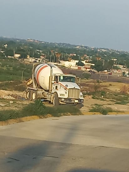 denuncia : El predio donde presuntamente se realizó la descarga se encuentra en una zona cercana a lo habitacional.