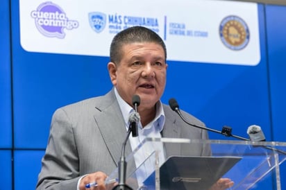 César Jáuregui: 
