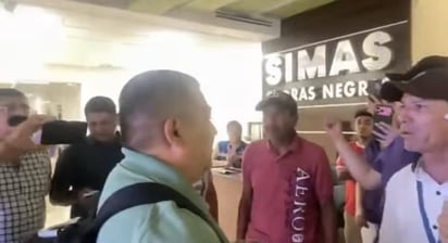     Escala tensión en SIMAS por reclamos salariales y cambios la