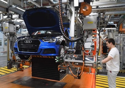 Industria automotriz alemana enfrenta caída por alza de aranceles de EU