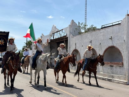 Concluye gran cabalgata de Nueva Rosita 2026 con gran participación familiar