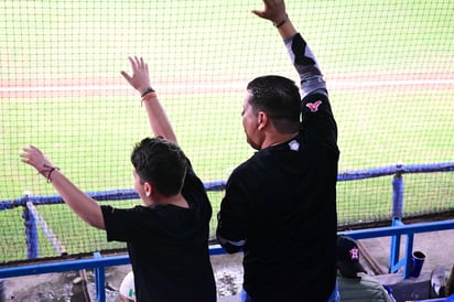 Deportes: Familias, antojos y emoción protagonizan la experiencia del juego desde la tribuna