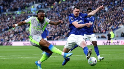 Detienen a aficionado del Everton por insultos racistas en la Premier League
