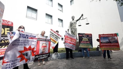 Afectados por presunto fraude de Proyectos 9 protestan en San Pedro por aplazamiento de audiencia
