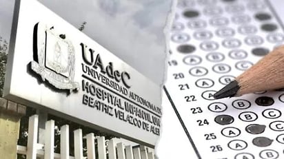Estudiantes revisan resultados del proceso de admisión de UAdeC