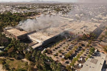 Sheinbaum ordena intervención federal por incendio en Plaza Fiesta Los Mochis