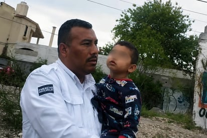 SEGURIDAD Pequeño de tres años caminaba solo entre vehículos.  Una intensa movilización policiaca y momentos de angustia se vivieron la mañana de este viernes